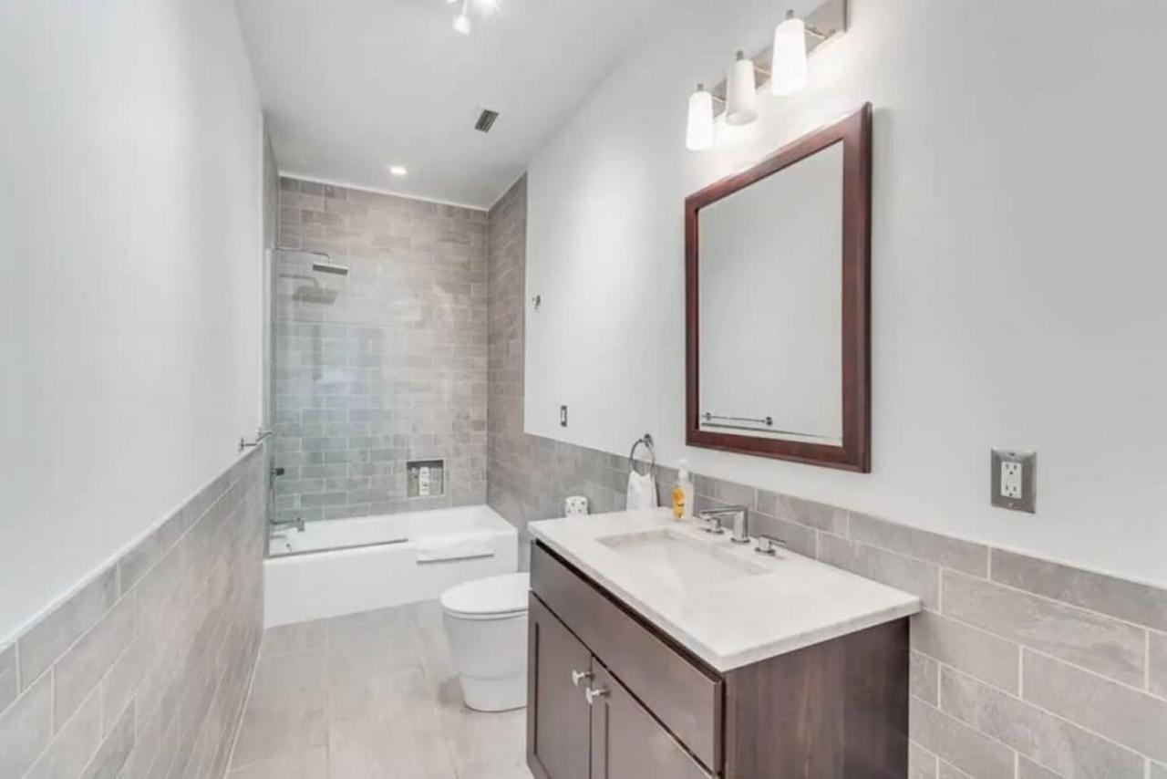 Luxurious Condo, Amazing Location *